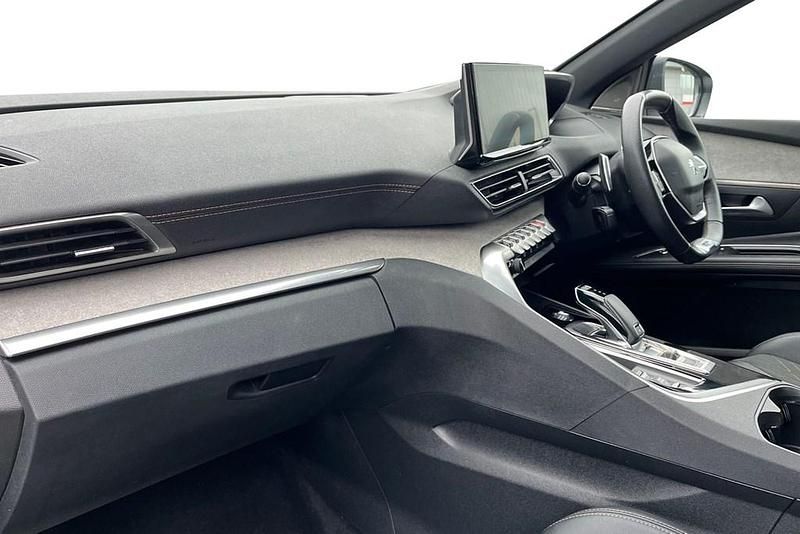 Used Peugeot 5008 Premium 129 HP (94 kW) 2023 White SUV