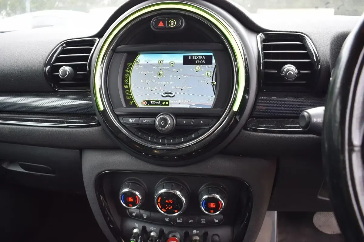 Used Mini Cooper Clubman 150 HP (110 kW) 2016 White Estate