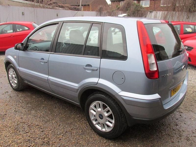 Used Ford Fusion Zetec 101 HP (74 kW) 2007 Blue Hatchback