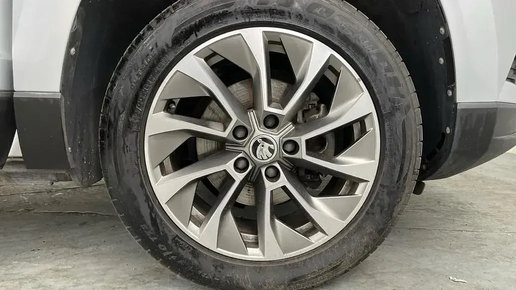 Used Skoda Karoq SE Drive 150 HP (110 kW) 2021 Silver SUV