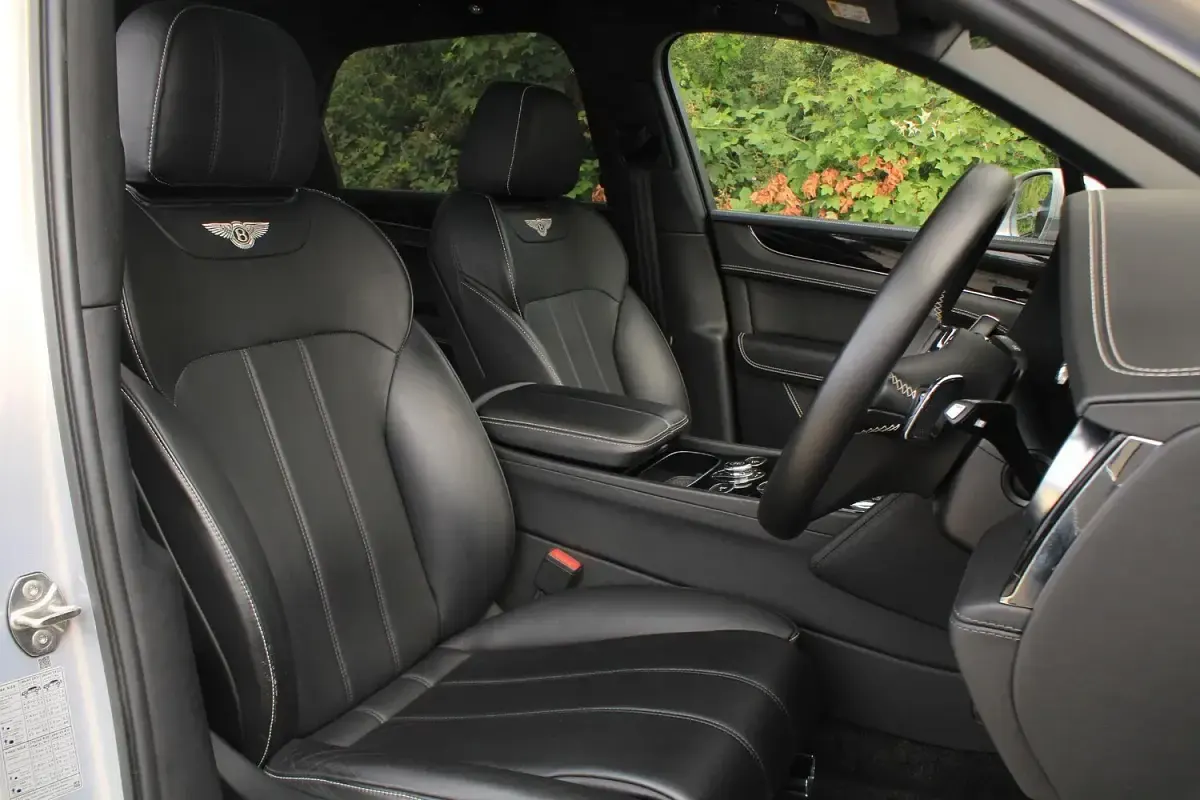 Used Bentley Bentayga 550 HP (404 kW) 2018 Grey SUV