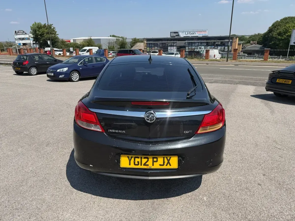 Used Vauxhall Insignia SRi 160 HP (117 kW) 2012 Black Hatchback