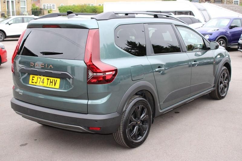 Used Dacia Jogger Extreme 141 HP (103 kW) 2024 Green MPV