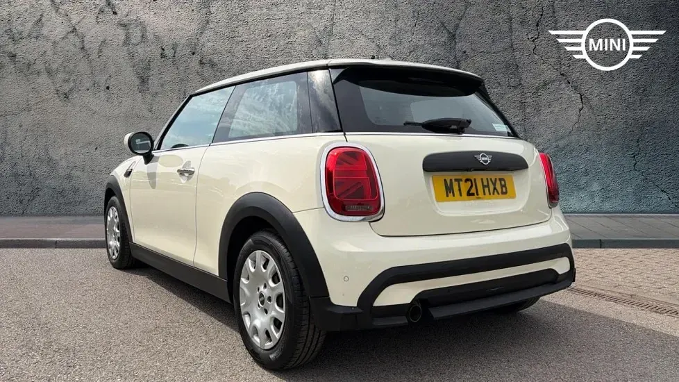 Used Mini ONE Classic 101 HP (74 kW) 2021 White Hatchback