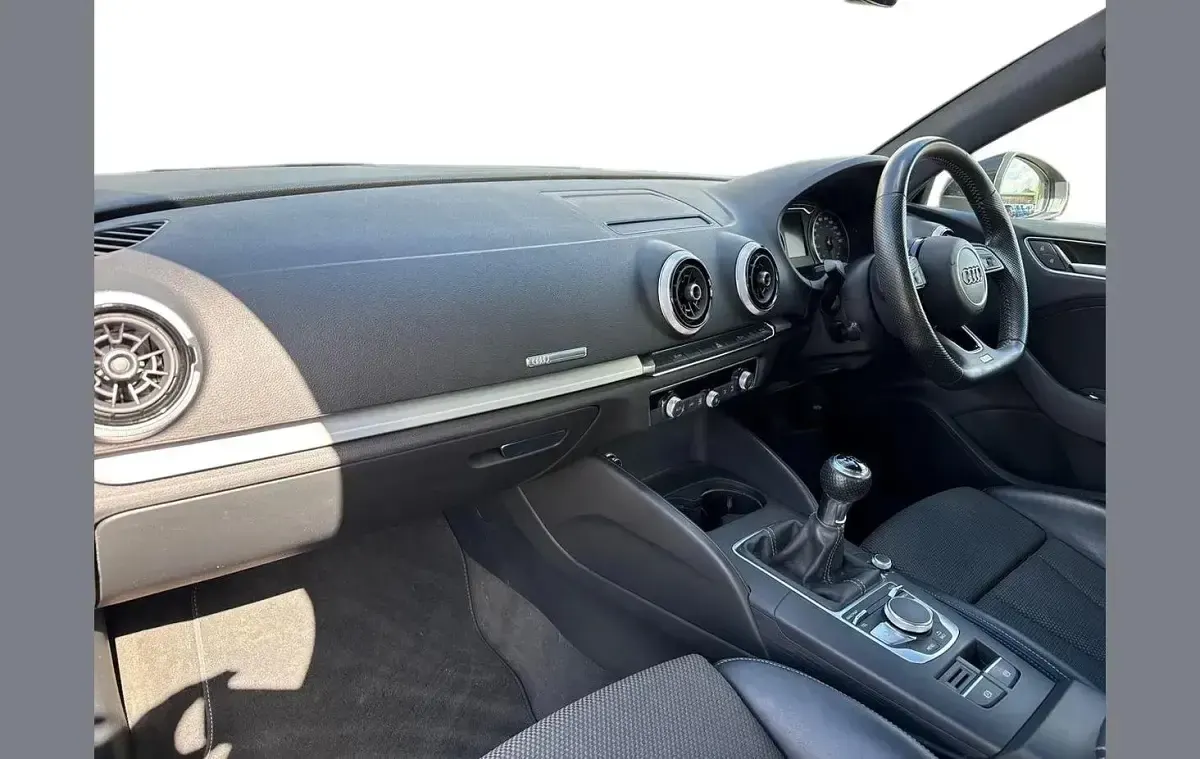 Begagnad Audi A3 S-Line 147 HK (108 kW) 2020 Svart Sedan