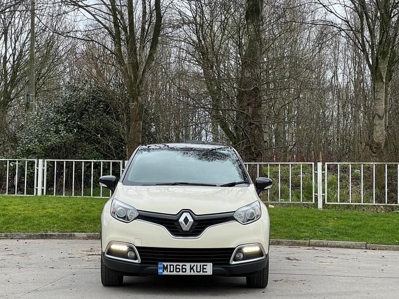 Used Renault Captur Dynamique 2016 Cream/black SUV