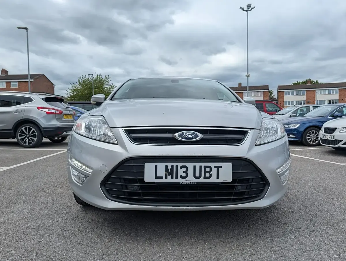 Used Ford Mondeo Business Edition 140 HP (102 kW) 2013 Silver Hatchback
