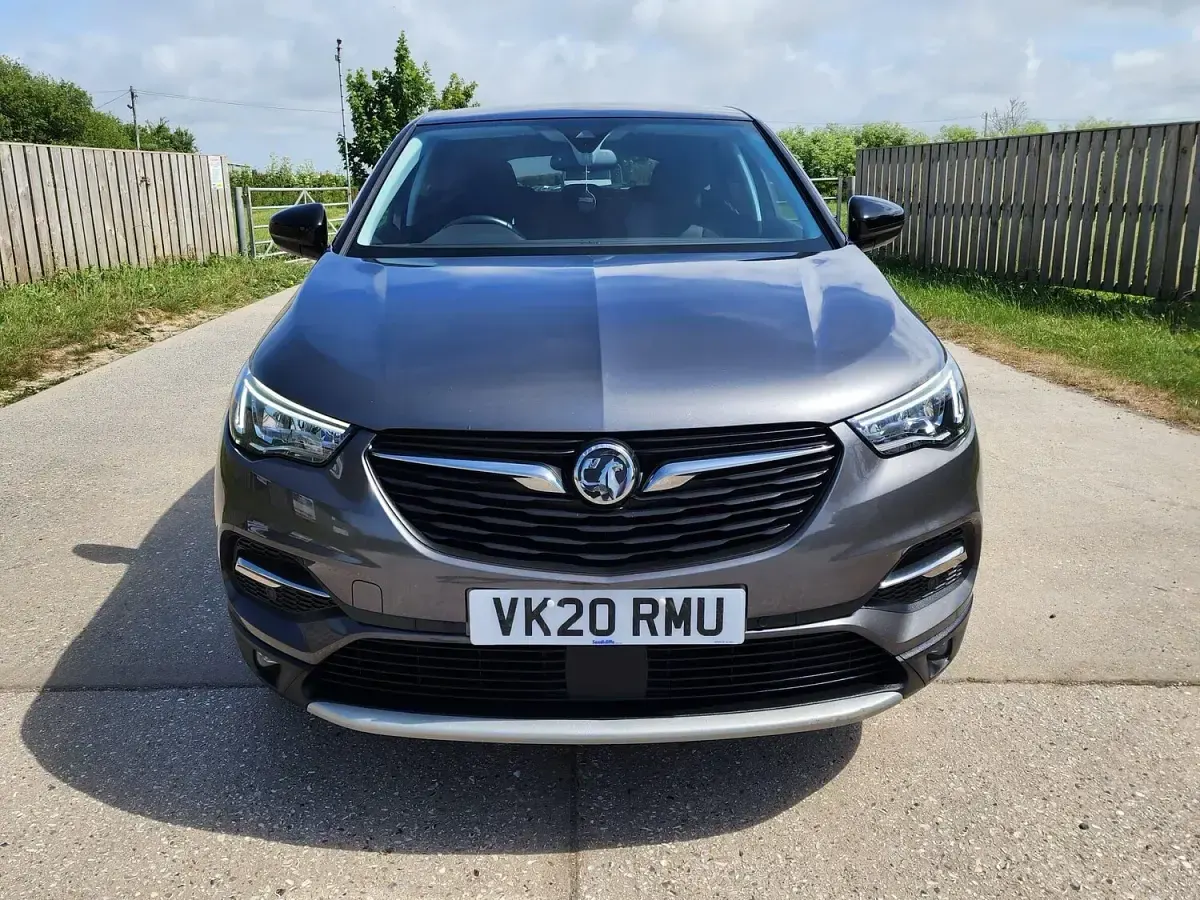 Used Vauxhall Grandland X SRi 130 HP (95 kW) 2020 Grey SUV