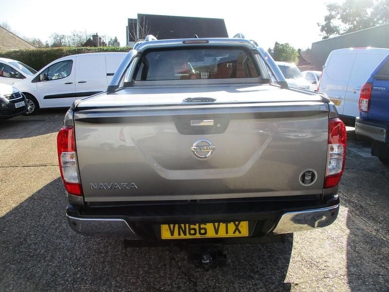 Used Nissan Navara Tekna 190 HP (139 kW) 2016 Grey Pickup