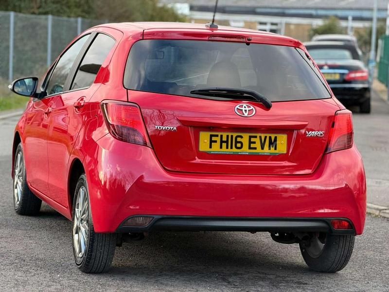 Used Toyota Yaris 2016 Red Hatchback
