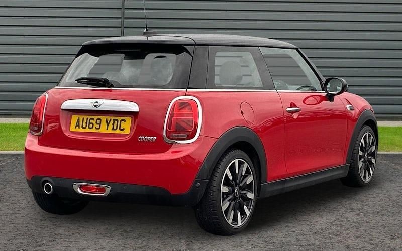 Usado Mini Cooper Exclusive 136 HP (100 kW) 2021 Citadino