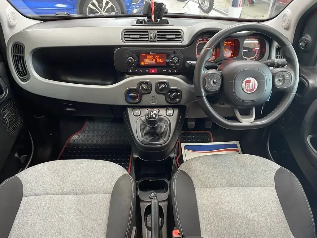Begagnad Fiat Panda Lounge 69 HK (50 kW) 2019 Röd Halvkombi