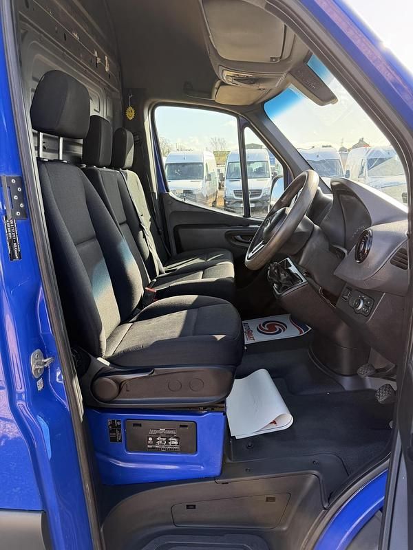 Used Mercedes Sprinter 143 HP (105 kW) 2019 Blue Van