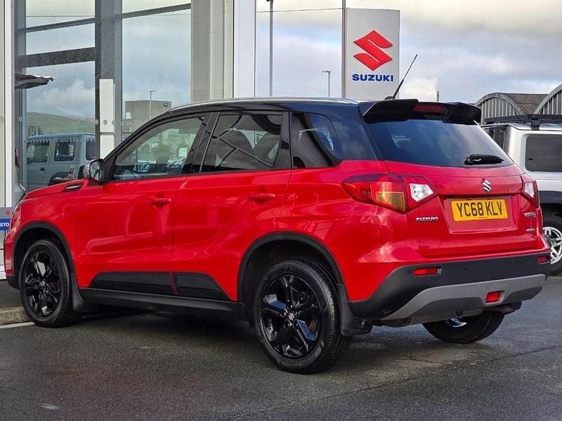 Gebraucht Suzuki Vitara 140 PS (102 kW) 2018 Rot Kleinwagen