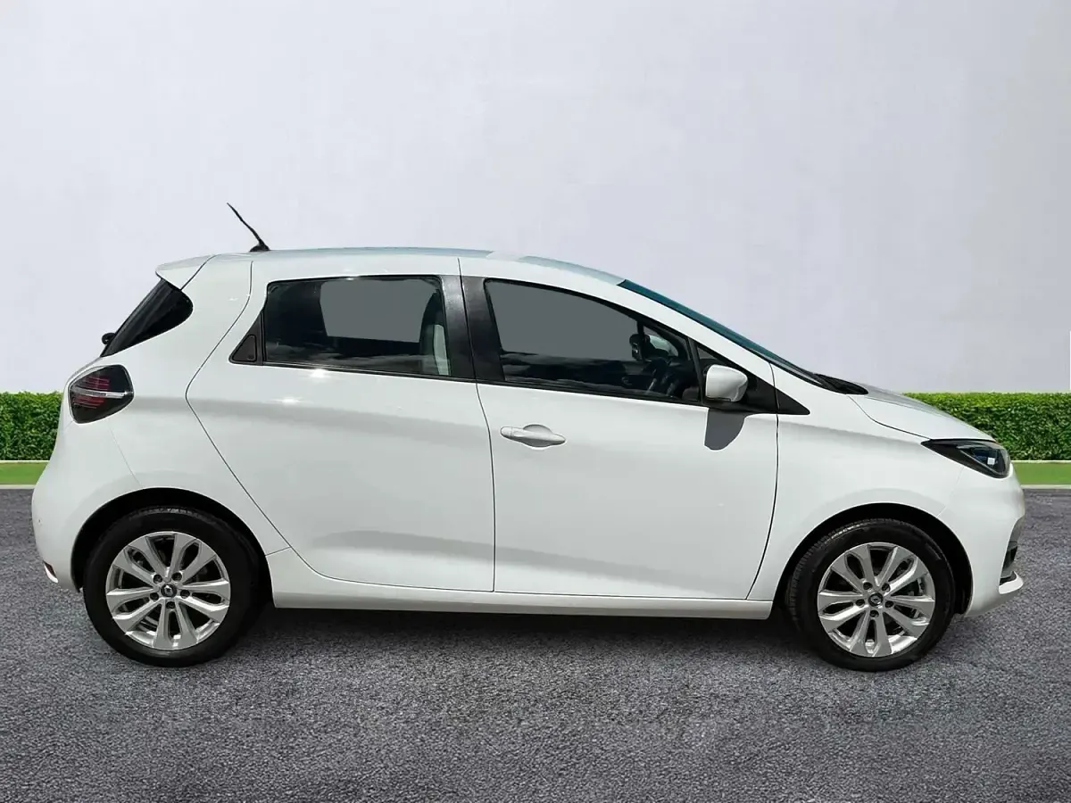 Used Renault Zoe Iconic 100 kW (136 HP) 2021 White  Hatchback