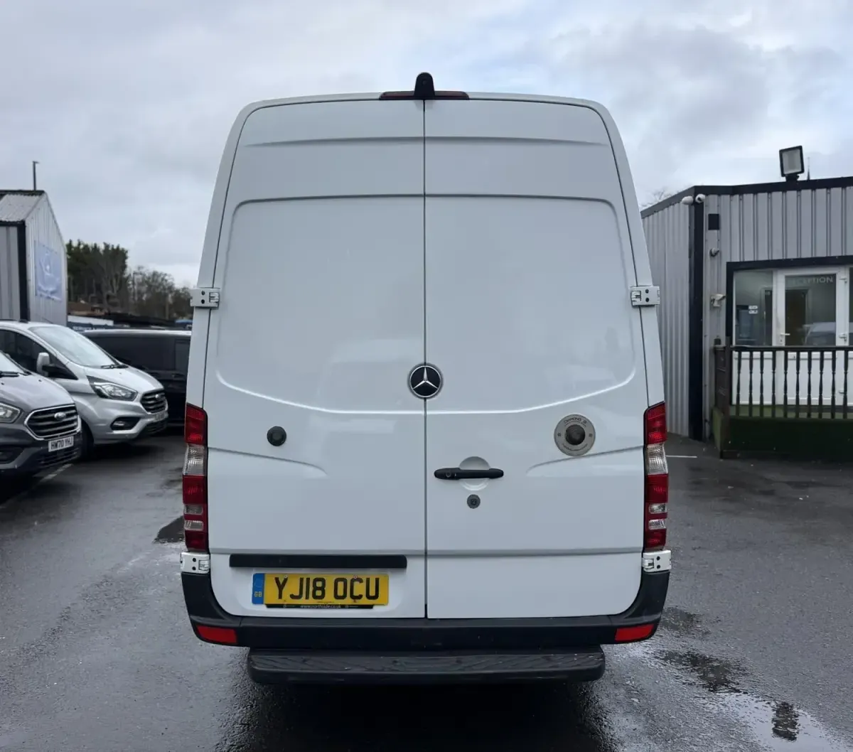 Używany Mercedes Sprinter 112 KM (82 kW) 2018 Biały Van