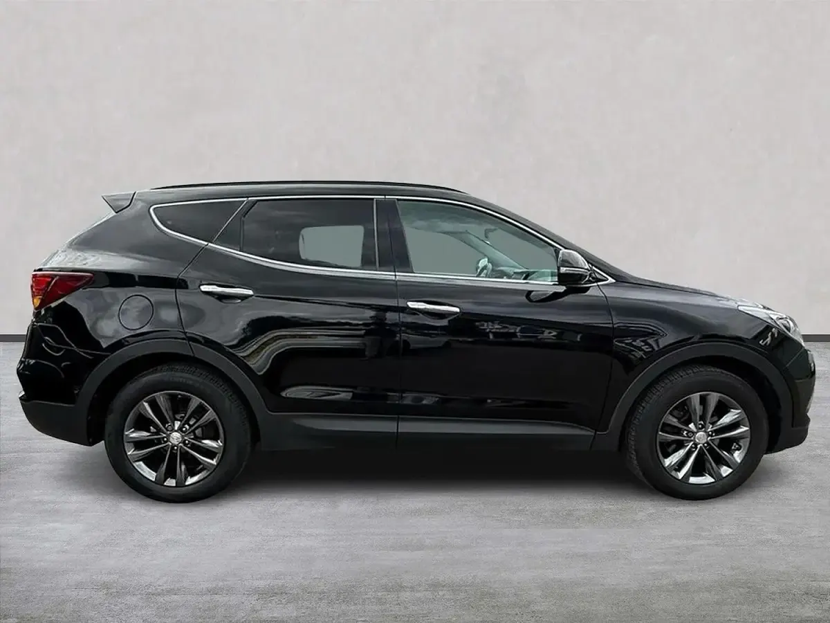 Used Hyundai Santa Fe Premium 200 HP (147 kW) 2016 Black SUV