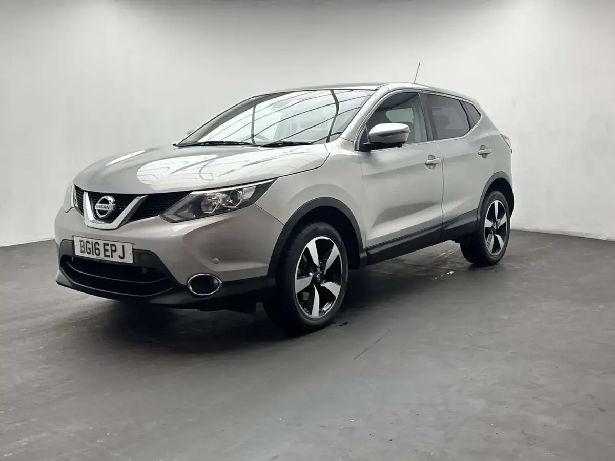 Used Nissan Qashqai N-Connecta 108 HP (79 kW) 2016 Silver SUV