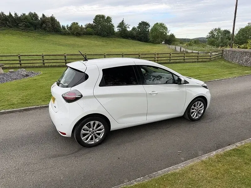 Used Renault Zoe Business 80 kW (109 HP) 2022 White Hatchback