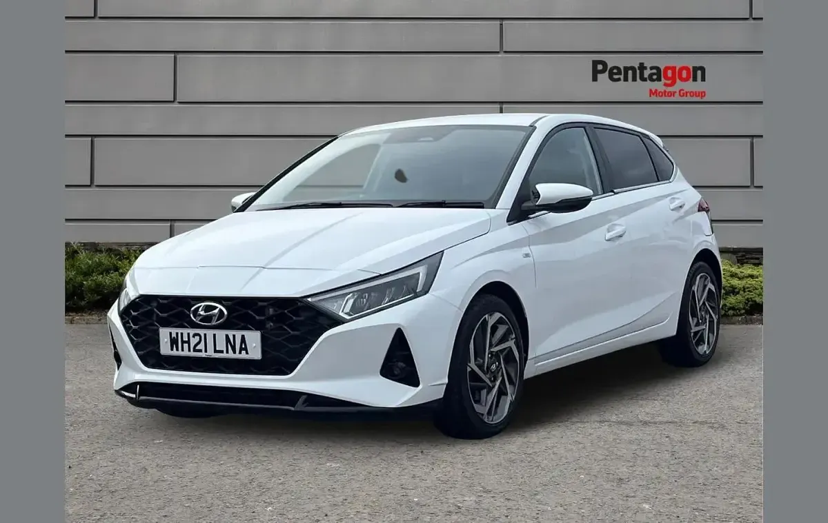 Used Hyundai i20 Premium 99 HP (72 kW) 2021 White Hatchback