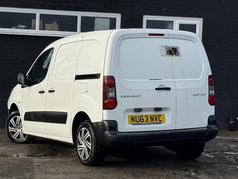 Used Peugeot Partner S 2013 White MPV