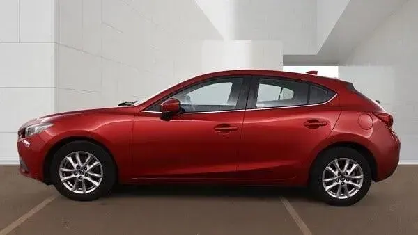 Used Mazda 3 120 HP (88 kW) 2014 Red Hatchback
