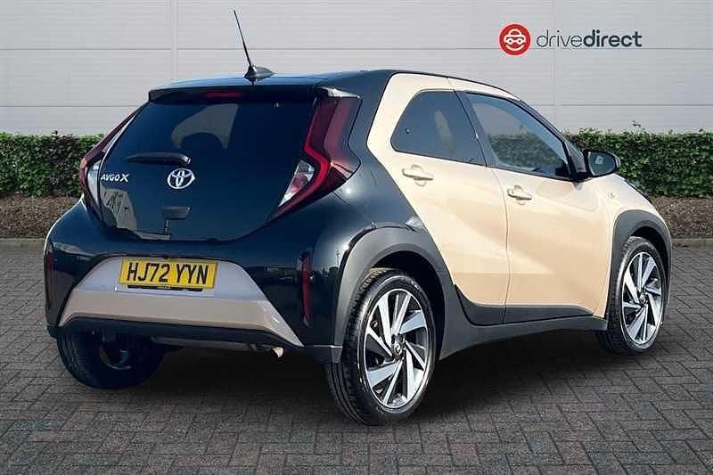 Used Toyota Aygo X 72 HP (52 kW) 2022 Beige SUV