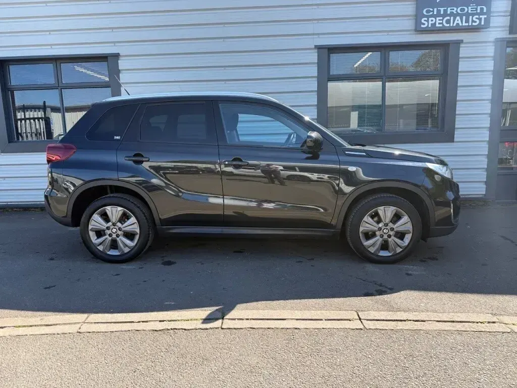 Käytetty Suzuki Vitara SZ-T 112 HP (82 kW) 2019 Musta Katumaasturi