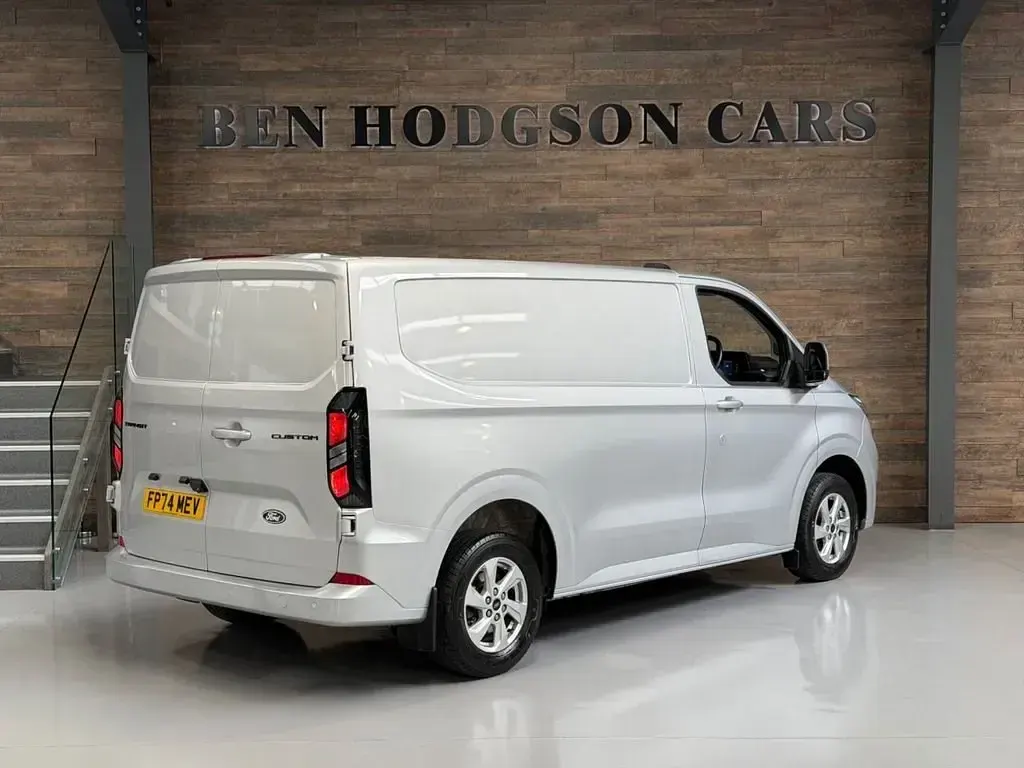 Używany Ford Transit Custom Limited 136 KM (100 kW) 2024 Srebrny Van