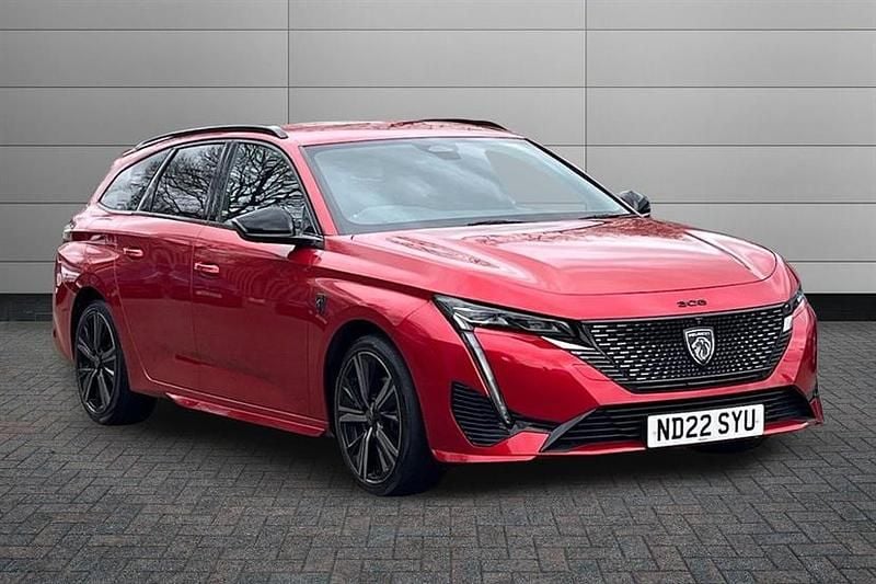 Used Peugeot 308 Premium 131 HP (96 kW) 2022 Elixir red Estate