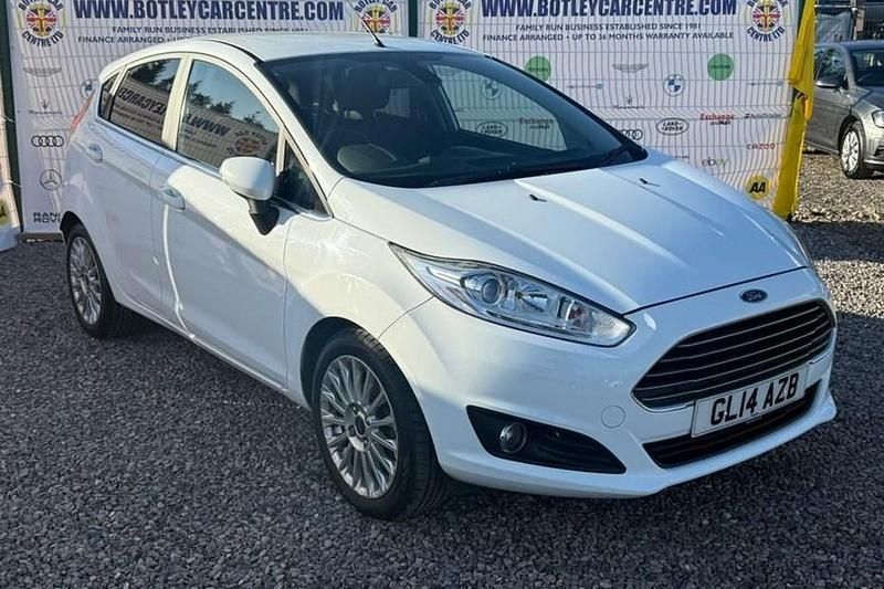 Used Ford Fiesta Titanium 125 HP (91 kW) 2014 White Hatchback