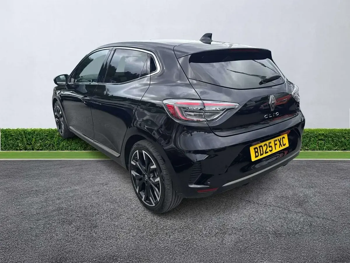 Used Renault Clio Techno 143 HP (105 kW) 2025 Black Hatchback