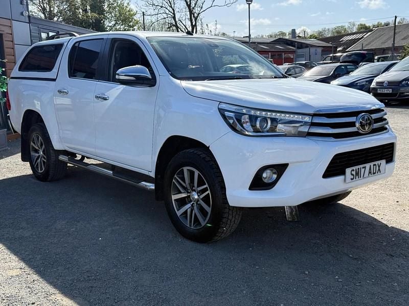 Used Toyota HiLux 150 HP (110 kW) 2017 White Pickup