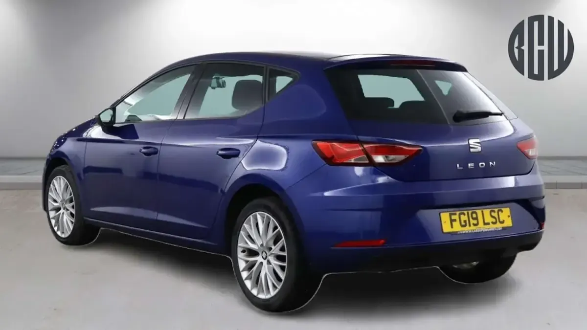 Used Seat Leon SE Dynamic 115 HP (84 kW) 2019 Blue Hatchback