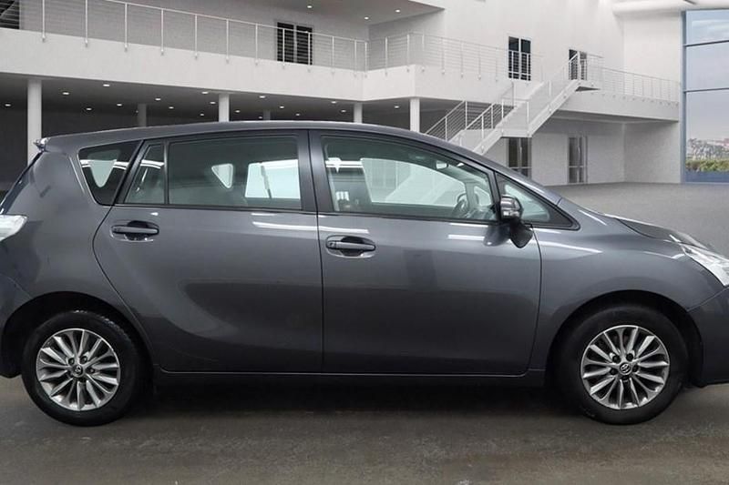 Decuma grey Used 2016 Toyota Verso MPV | £7,975 (Fair price) - Image 1/1