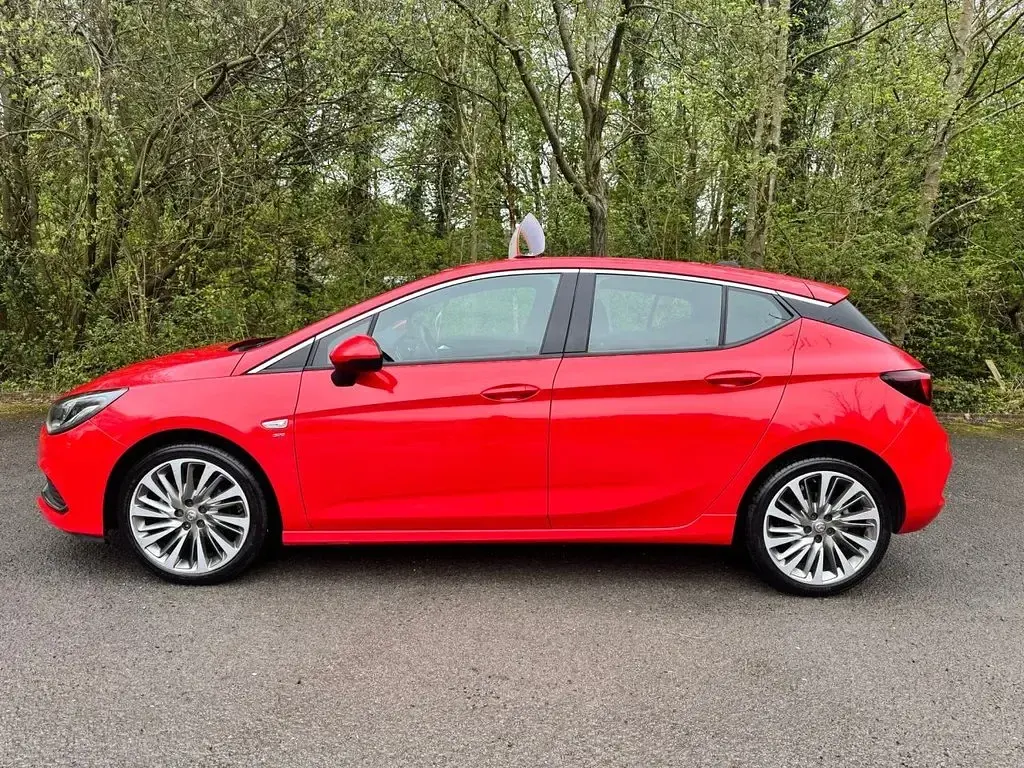 Used Vauxhall Astra SRi 150 HP (110 kW) 2019 Red Hatchback