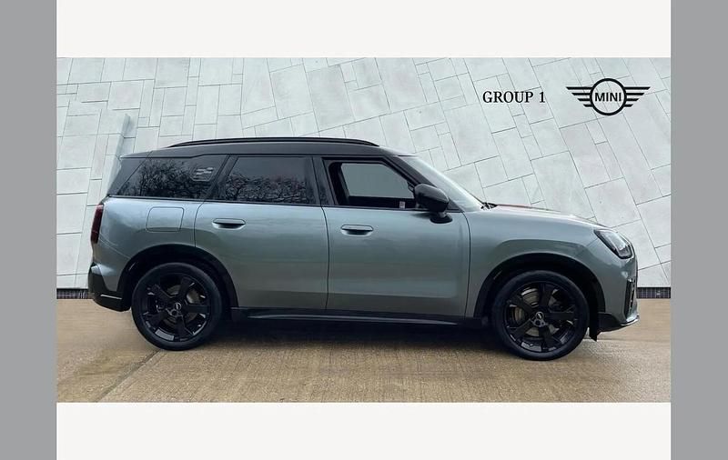 Used Mini Countryman Sport 214 HP (157 kW) 2025 Green SUV