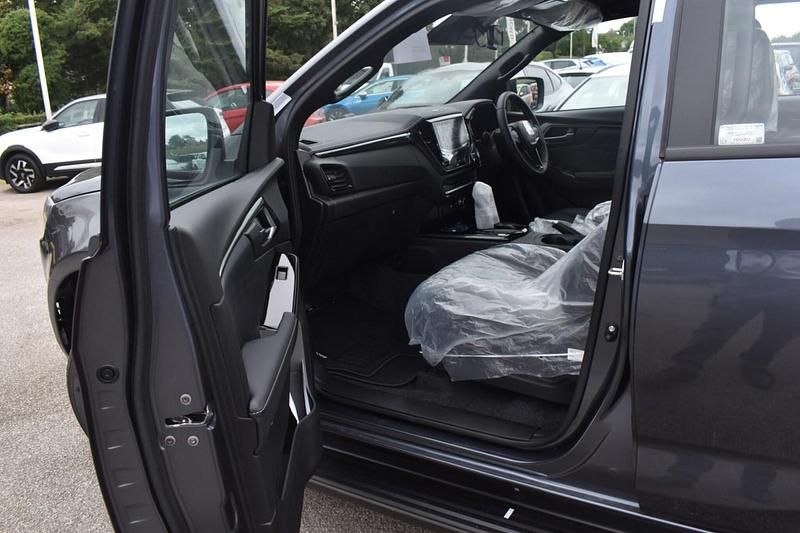 New Isuzu D-Max 164 HP (120 kW) 2025 Grey Pickup