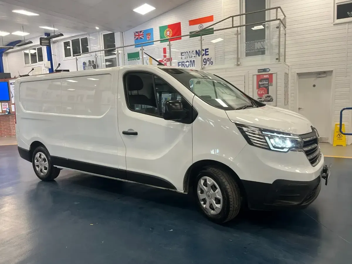 Used Renault Trafic 130 HP (95 kW) 2024 White MPV