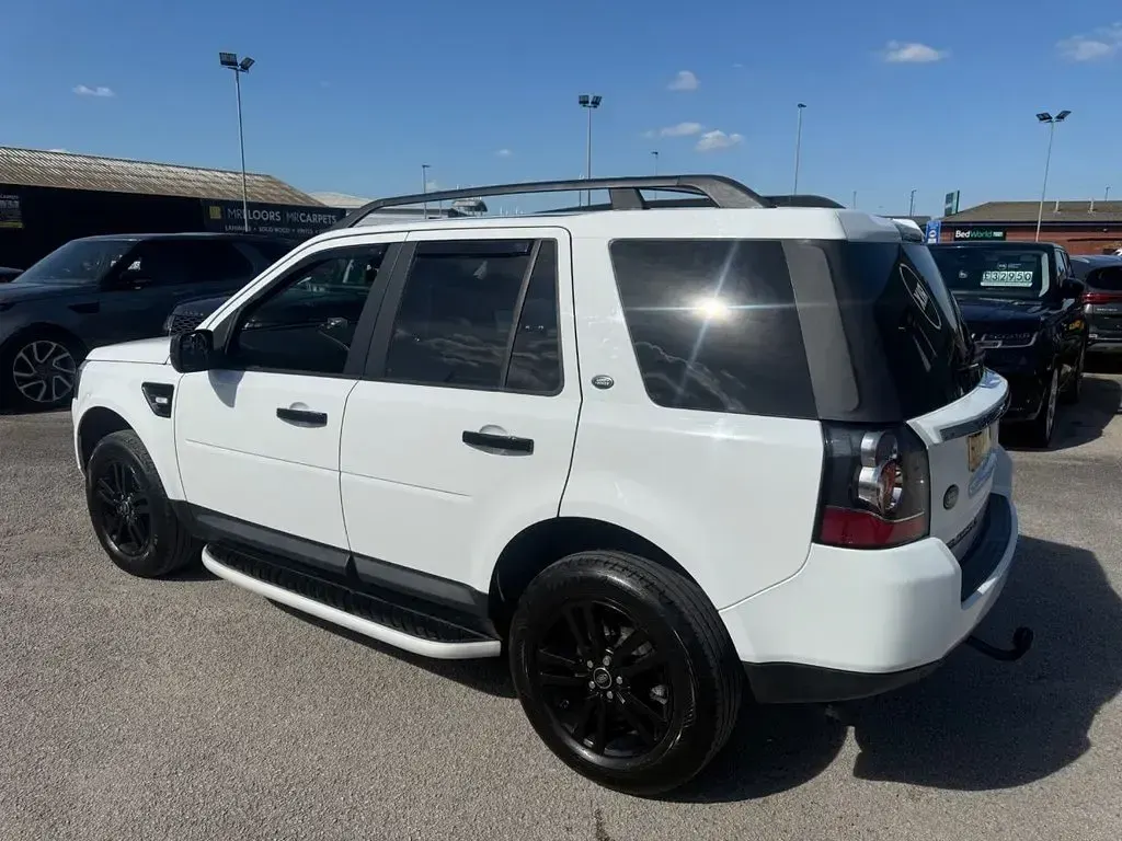 Used Land Rover Freelander 2 150 HP (110 kW) 2013 White SUV