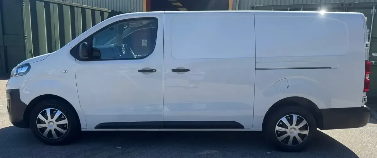 Used Vauxhall Vivaro 100 HP (73 kW) 2022 White MPV