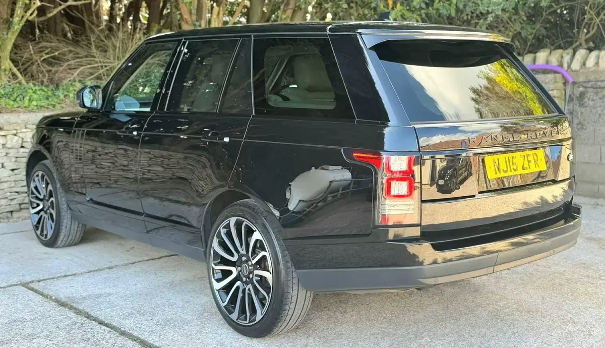 Used Land Rover Range Rover Vogue 306 HP (225 kW) 2015 Black SUV