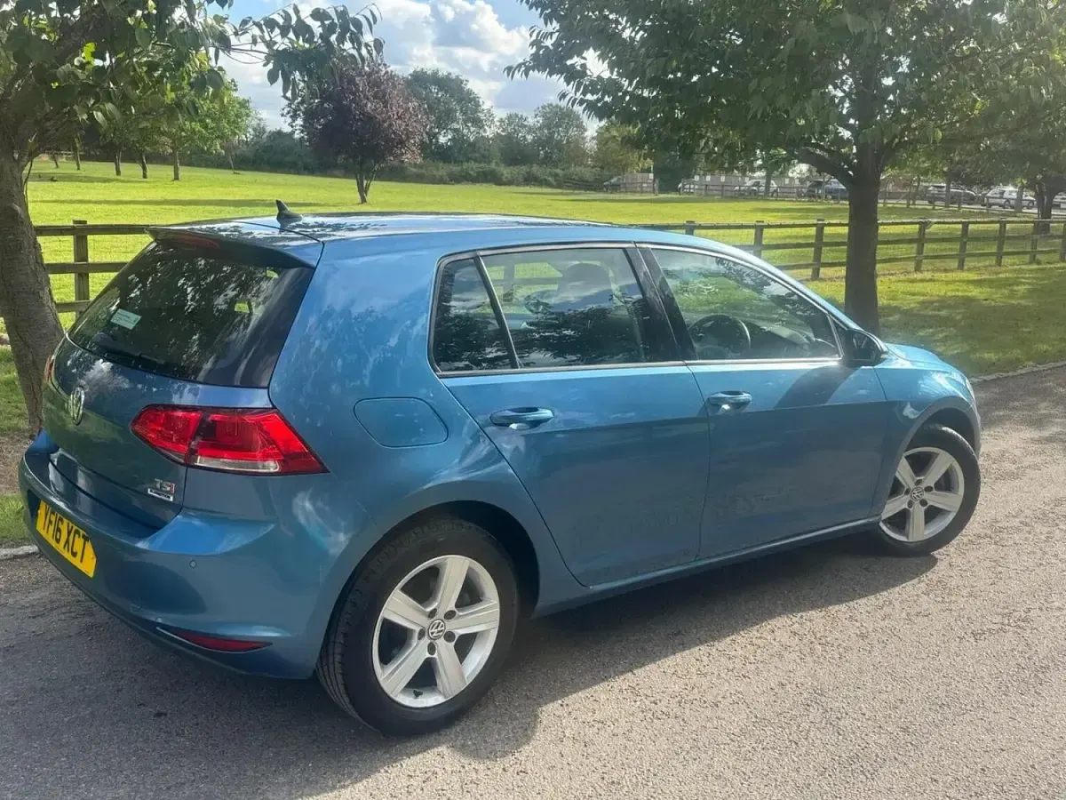 Used VW Golf VII Edition 125 HP (91 kW) 2016 Blue Hatchback