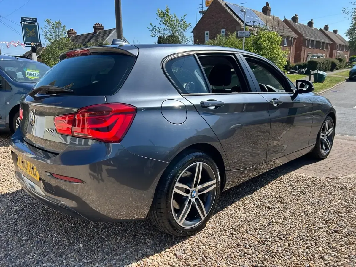 Używany BMW 118 Sport Line 2015 Szary Hatchback