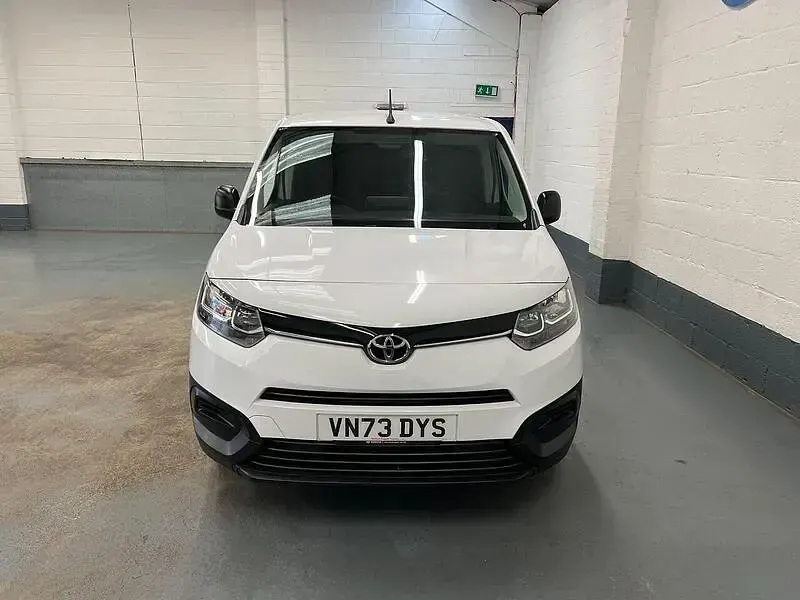 Used Toyota Proace Active 120 HP (88 kW) 2023 White MPV