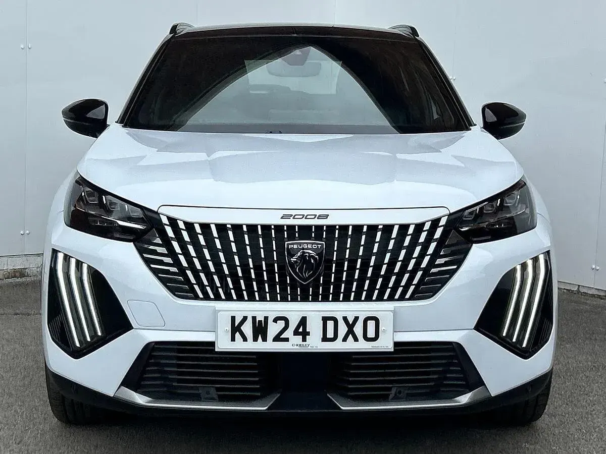 Używany Peugeot 2008 GT 130 KM (95 kW) 2024 Biały SUV