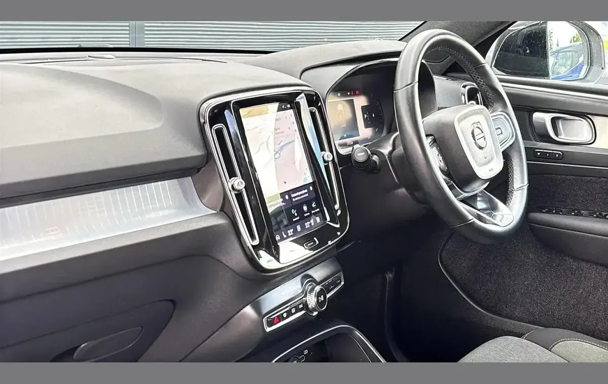 Used Volvo XC40 Plus 194 HP (142 kW) 2022 White SUV