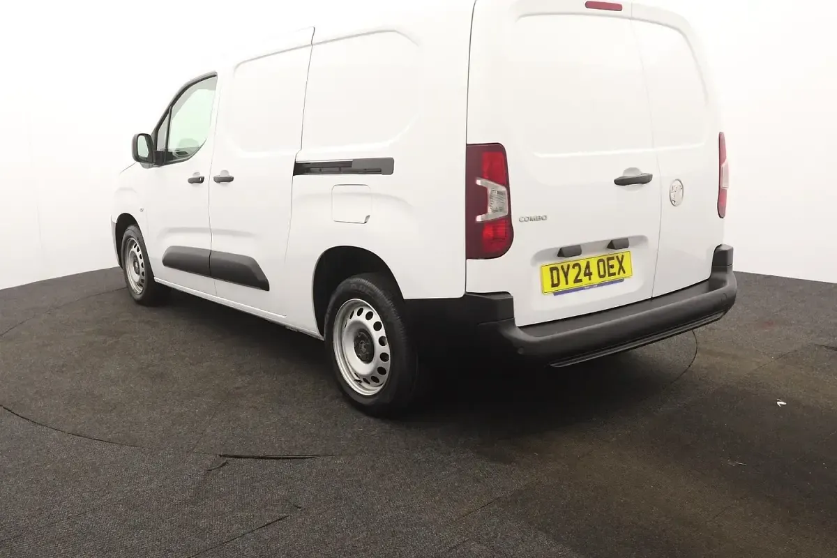 Used Vauxhall Combo S 100 HP (73 kW) 2024 White MPV