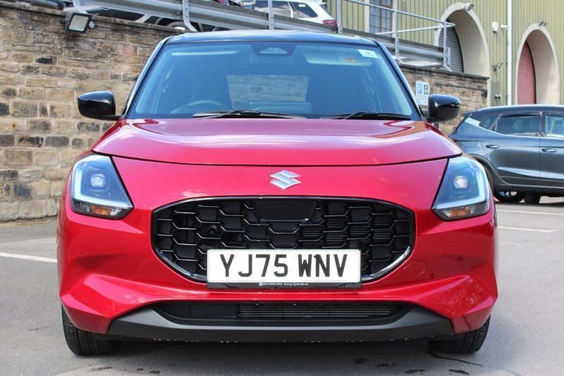Używany Suzuki Swift 82 KM (60 kW) 2025 Czerwony Hatchback