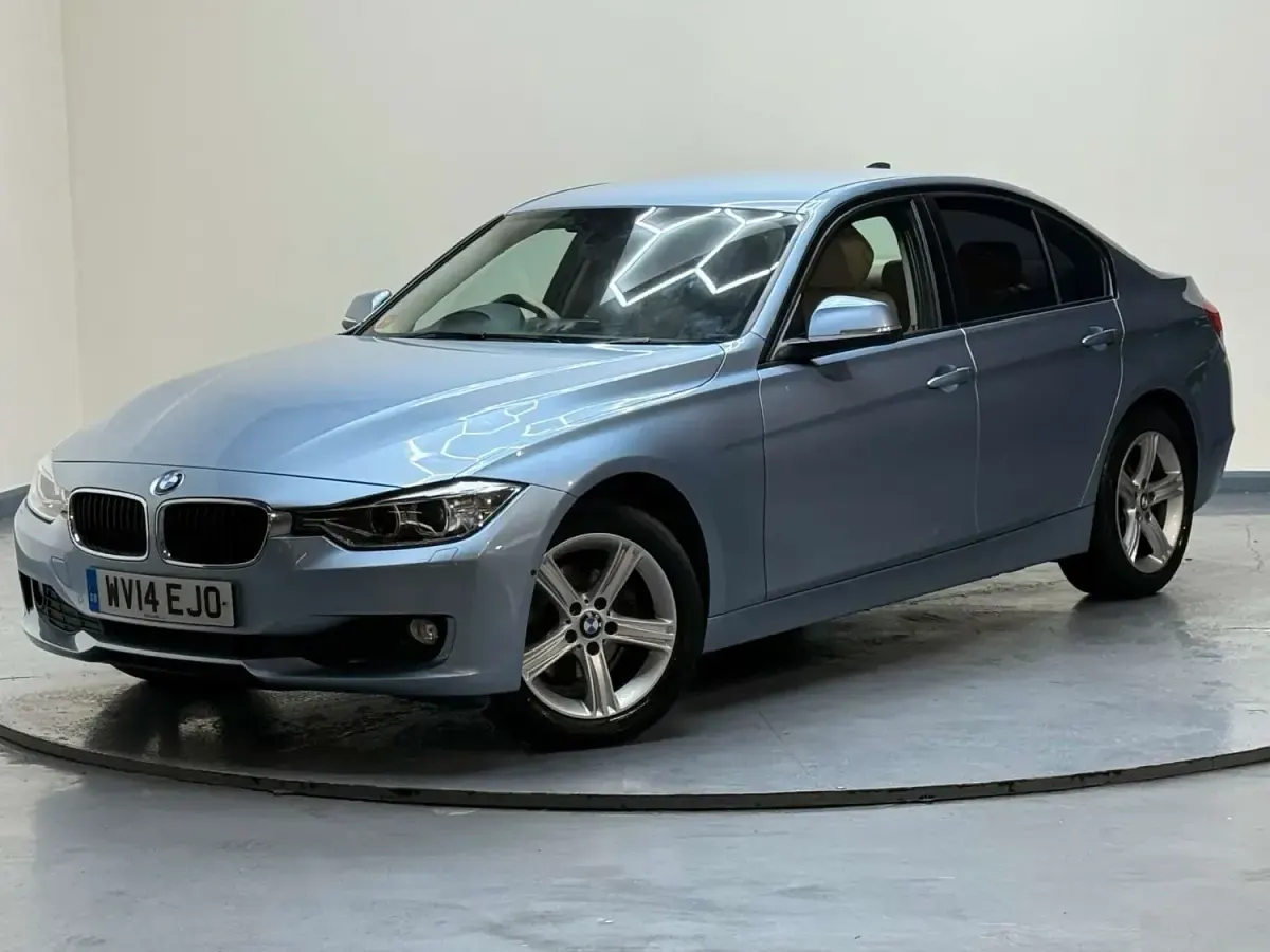 Usado BMW 320 Comfort Edition 2014 Azul Berlina